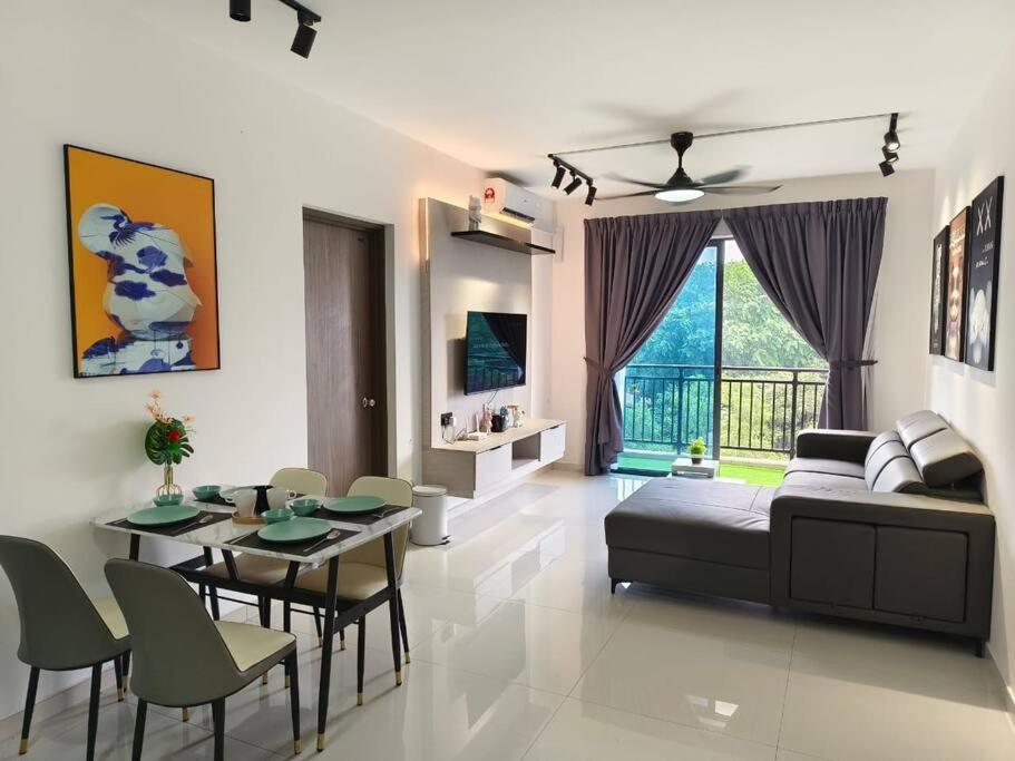 Park Tampoi Larkin 2 Bedroom -new Bear Bricks Style Apartment *