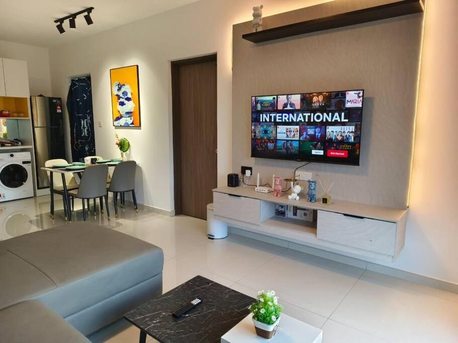 Apartment Park Tampoi Larkin 2 Bedroom -new Bear Bricks Style *